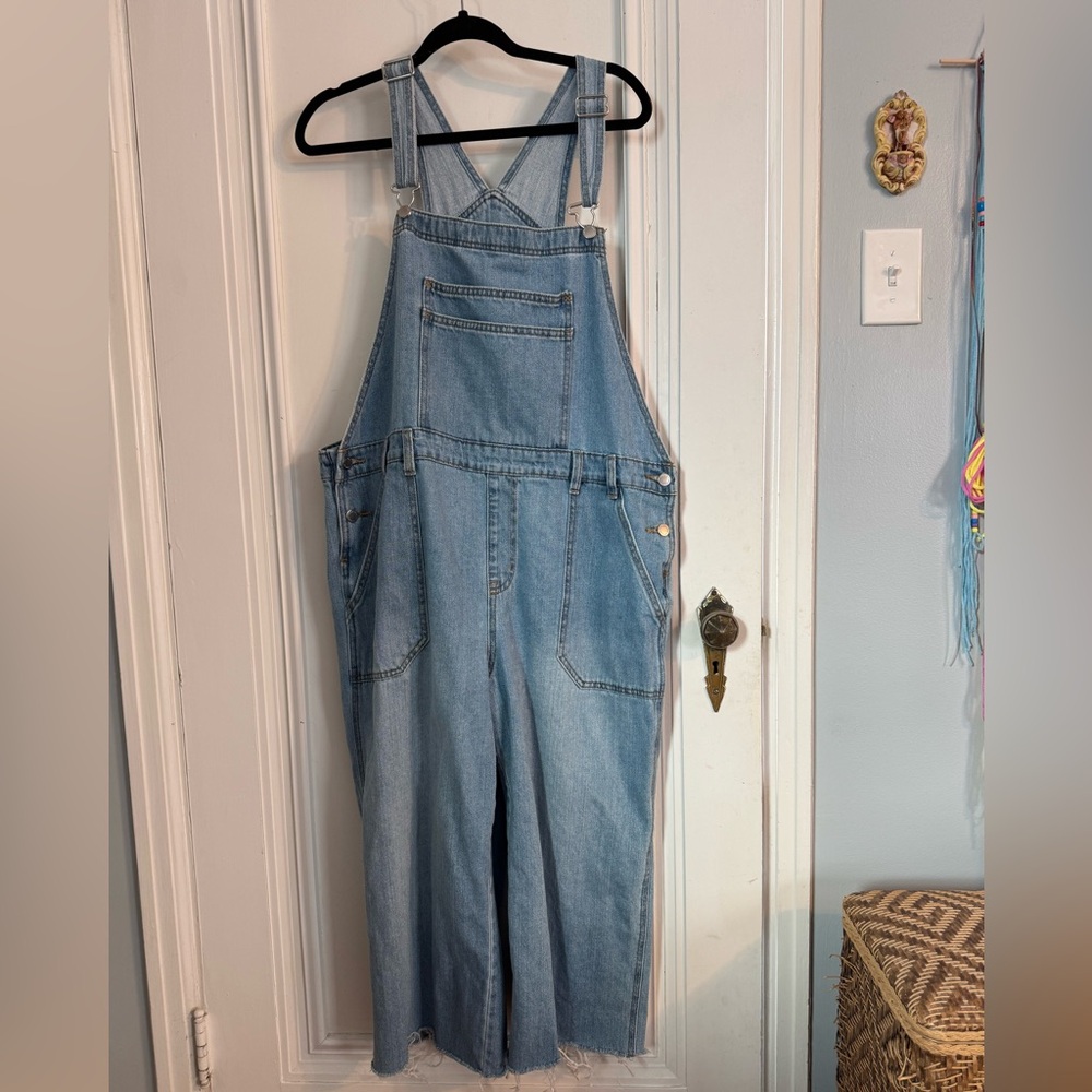 Universal Thread Light Blue Denim Cropped Overalls